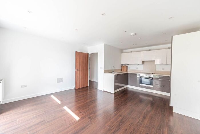 2 Bedroom Flat For Sale In Green Lane, Edgware, HA8