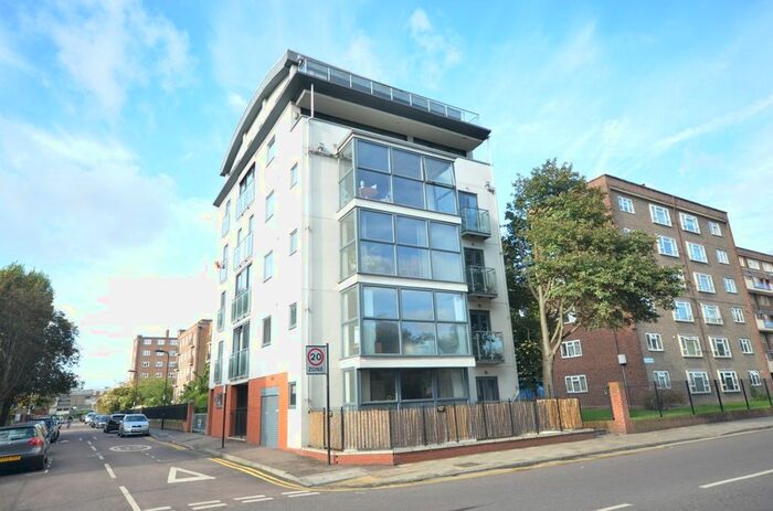 3 Bedroom Flat To Rent In Queensbridge Road, London, E2