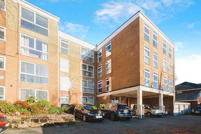 2 Bedroom Flat For Sale In Aigburth Road, Liverpool, L17