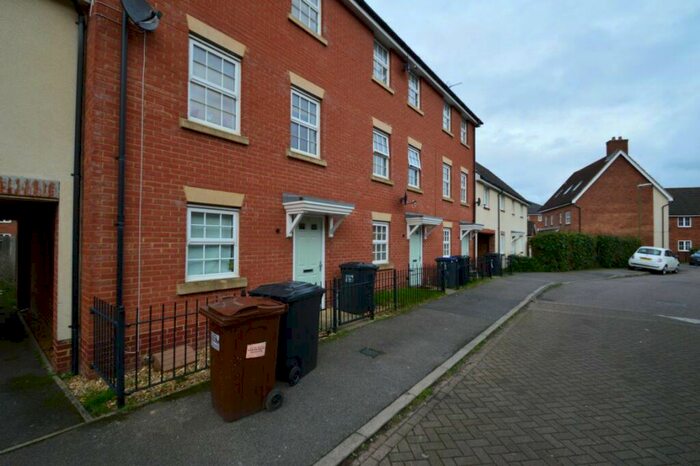 5 Bedroom House To Rent In The Runway, AL10