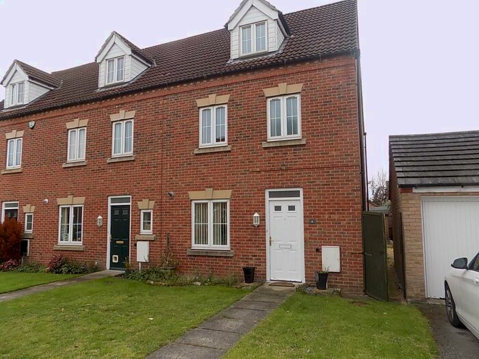 4 Bedroom Semi-Detached House To Rent In Kensington Way, Worksop, S81