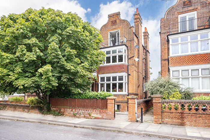 2 Bedroom Flat To Rent In Cadogan Road, Surbiton, KT6