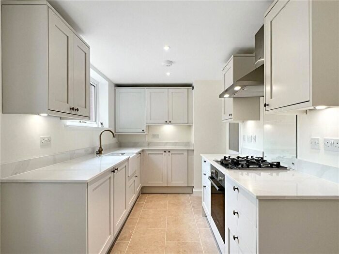 3 Bedroom Flat To Rent In Haggerston, Hackney, London, E2