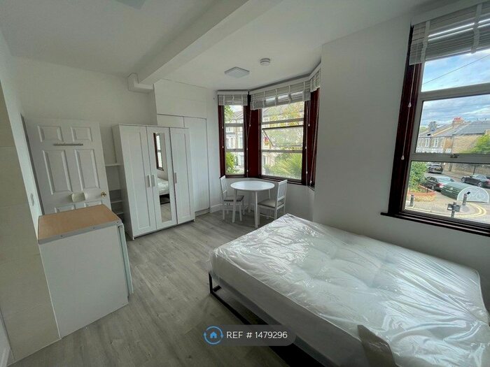 Studio To Rent In Percy Road, London, W12