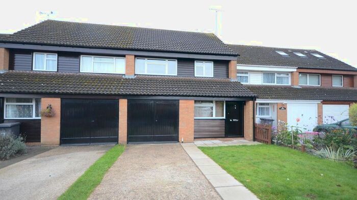 3 Bedroom Semi-Detached House To Rent In Green Acre Mount, Tilehurst, Reading, RG30
