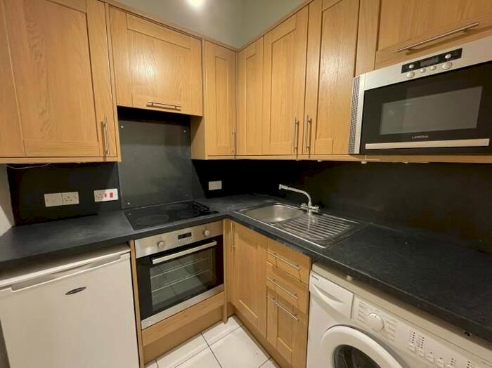 1 Bedroom Flat To Rent In St. Marys Street, Edinburgh, EH1