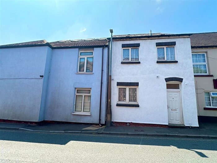 3 Bedroom Terraced House To Rent In Cemetery Road, Stourbridge, DY9