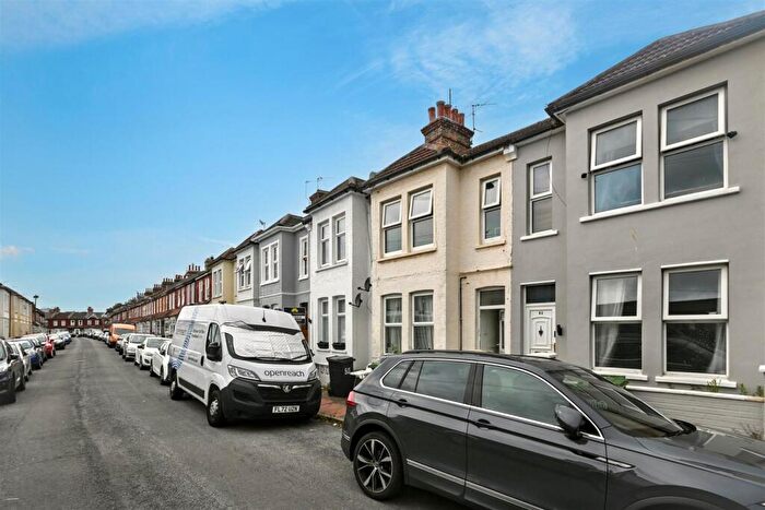 1 Bedroom Flat For Sale In Winchcombe Road, Eastbourne, BN22