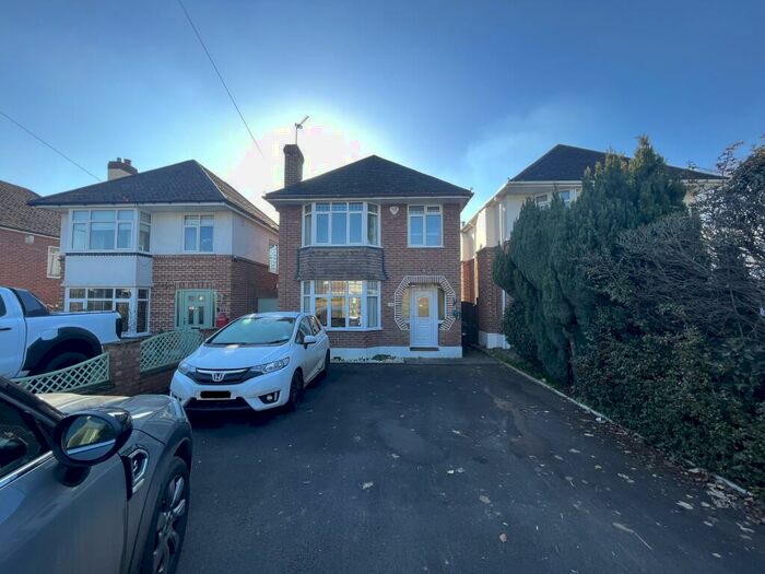 3 Bedroom House To Rent In Ilchester Road, Yeovil, BA21