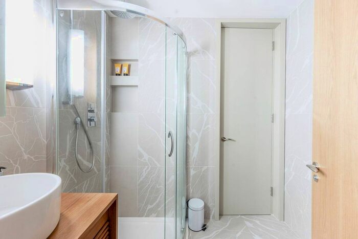 3 Bedroom Flat To Rent In William Mews, Knightsbridge, London, SW1X