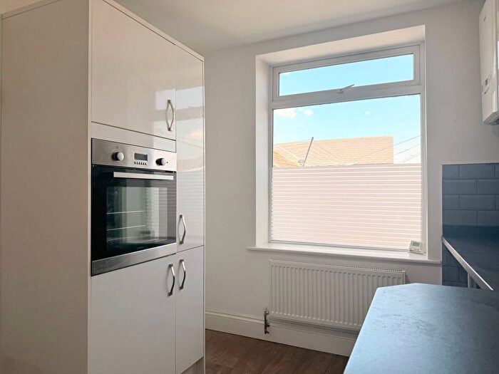 2 Bedroom Flat To Rent In Market Place, Ripley, DE5