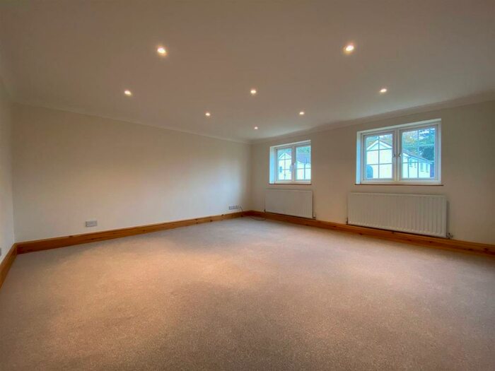 4 Bedroom Detached House For Sale In Old Hall Road, Skellow, DN6