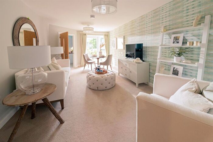 1 Bedroom Flat To Rent In Elkington House, Charlton Green Dover, CT16