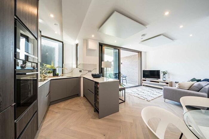 2 Bedroom Flat For Sale In East Hill, Wandsworth, SW18