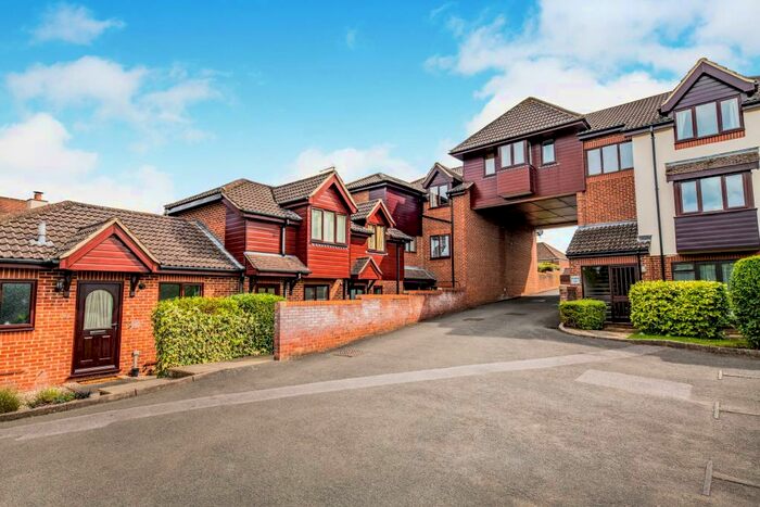 1 Bedroom Apartment To Rent In Kestrel House, GU9