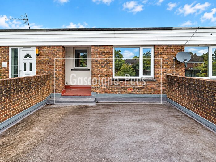 2 Bedroom Flat To Rent In Collingwood Crescent, Guildford, GU1