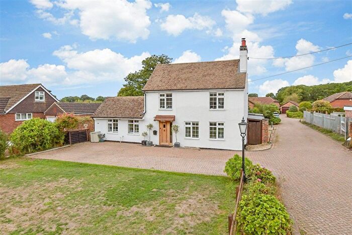 3 Bedroom Detached House For Sale In Maidstone Road, Tonbridge, Kent, TN11
