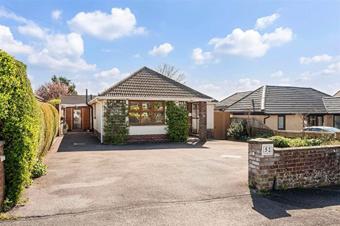 3 Bedroom Detached Bungalow For Sale In North Road, Horndean, PO8