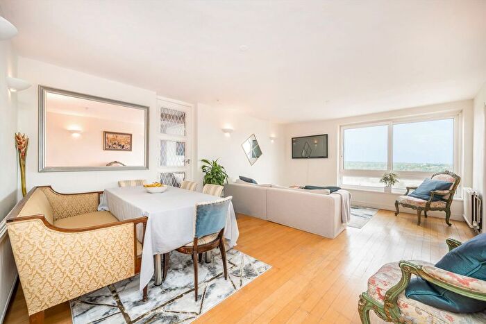 2 Bedroom Flat For Sale In Holyport Road, London, SW6