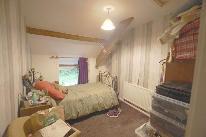 2 Bedroom Detached House For Sale In Llangadog Carmarthenshire, SA19