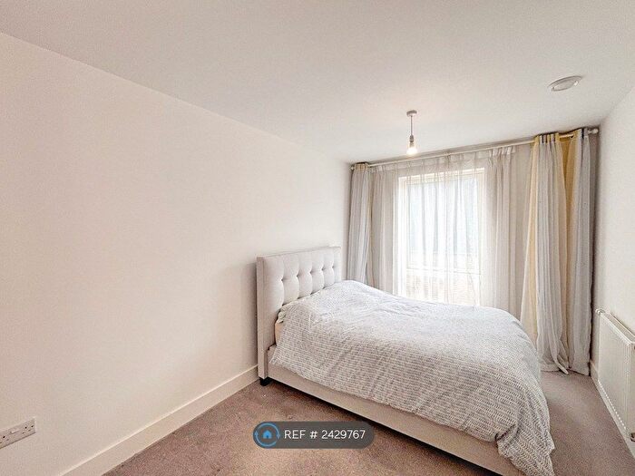 1 Bedroom Flat To Rent In Grattan Court, London, E3