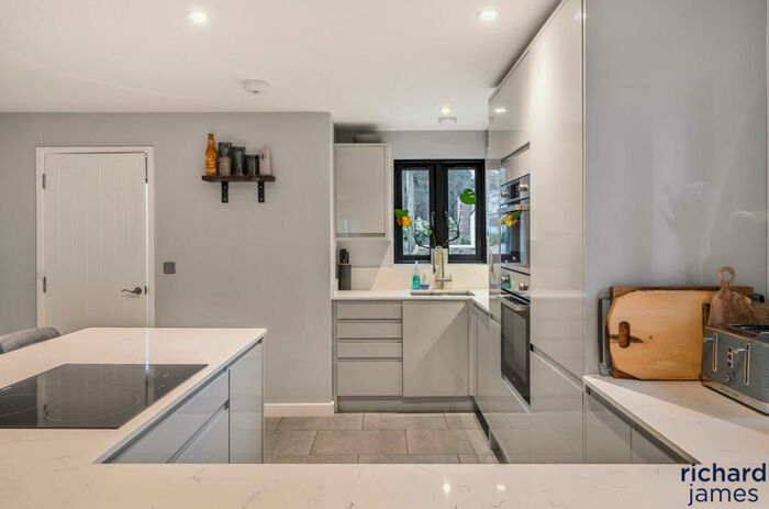 5 Bedroom Detached House For Sale In Cricklade Road, Highworth, Swindon, SN6