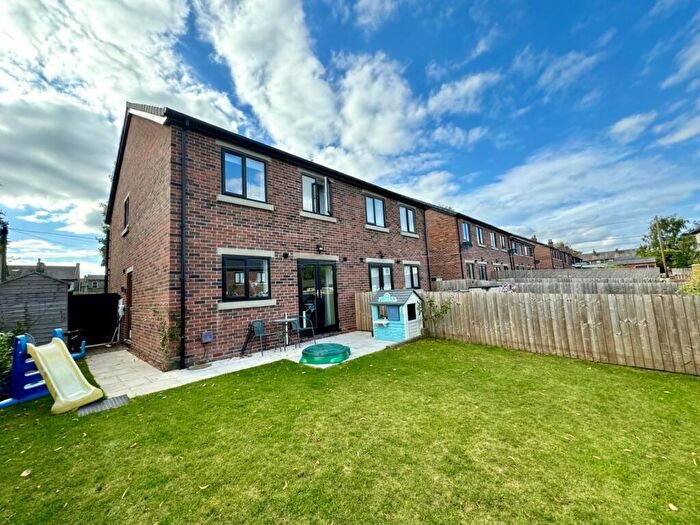 3 Bedroom Semi-Detached House For Sale In Westcliffe Road, Cleckheaton, BD19