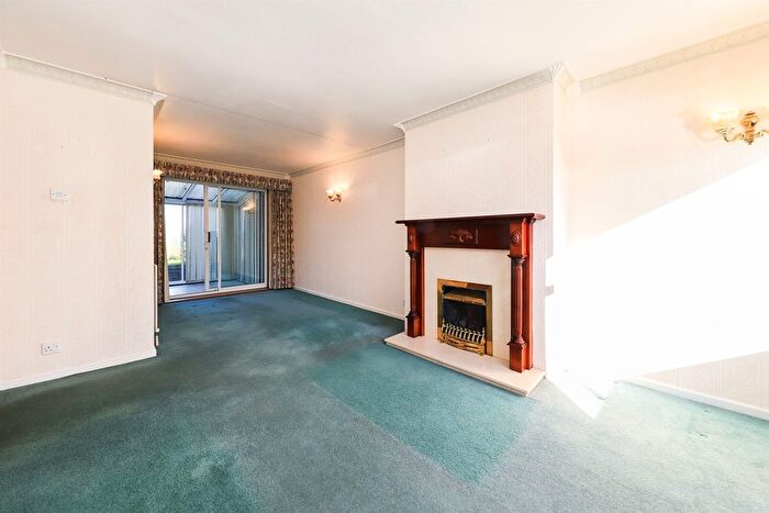 3 Bedroom Semi-Detached House For Sale In Waverley Crescent, Lanesfield, Wolverhampton, WV4