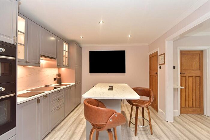 3 Bedroom Detached House For Sale In Hartlip Hill, Hartlip, Sittingbourne, Kent, ME9