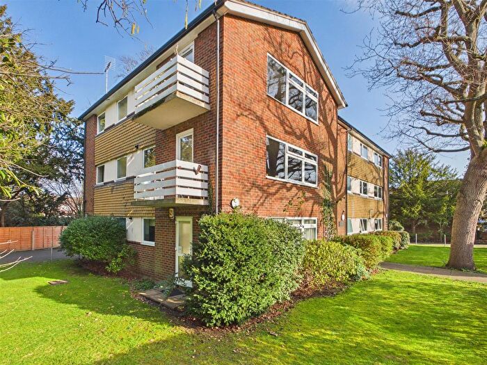 2 Bedroom Flat To Rent In Long Lodge Drive, Walton-On-Thames, KT12