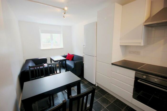 4 Bedroom Maisonette To Rent In Hungerford Road, London, N7