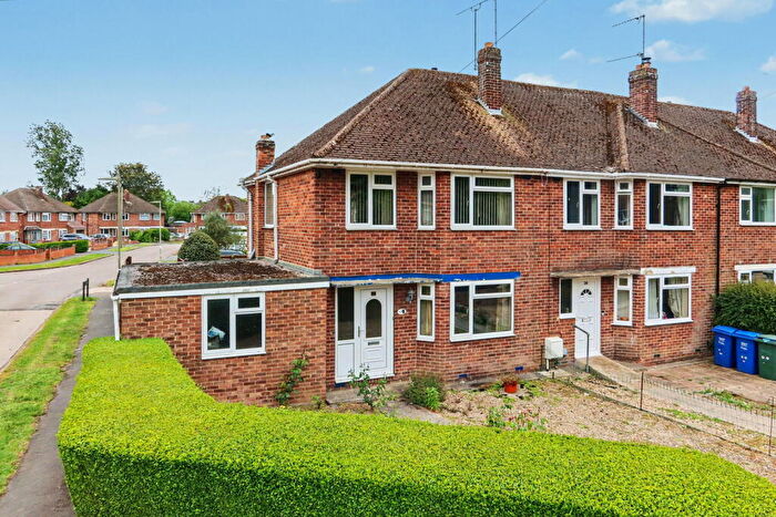 3 Bedroom Semi-Detached House For Sale In Grimsbury Square, Banbury, OX16