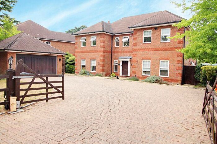 5 Bedroom Detached House To Rent In Hanyards Lane, Cuffley, EN6