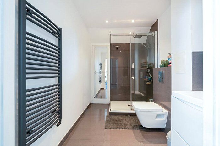 2 Bedroom Flat For Sale In Oliver Court, Ley Farm Close, Watford, Hertfordshire, WD25