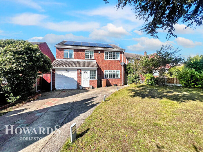 5 Bedroom Detached House For Sale In Moorland Way, Belton, NR31