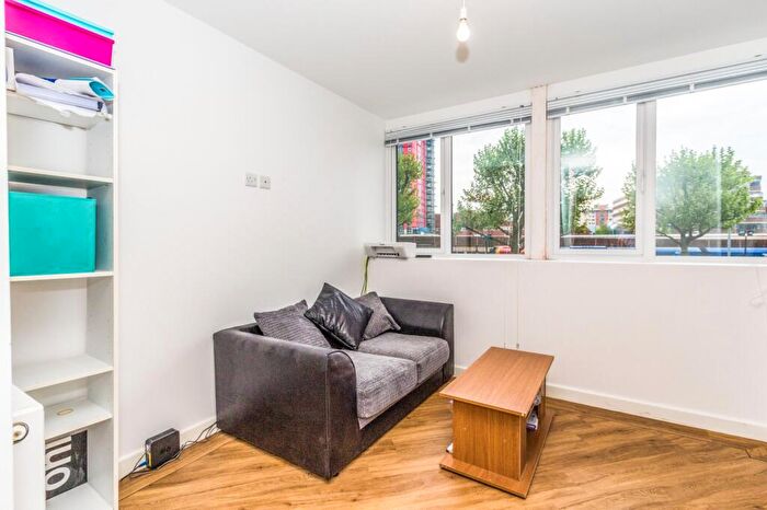 1 Bedroom Flat To Rent In No Deposit Option, Isambard Brunel Road, PO1