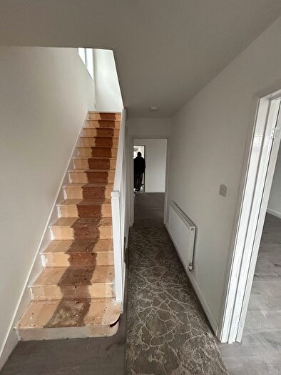 3 Bedroom Detached House To Rent In Pennine Avenue, Luton, LU3