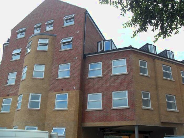 2 Bedroom Flat To Rent In Sterling Court, Halfpenny Lane, Pomtefract, WF8