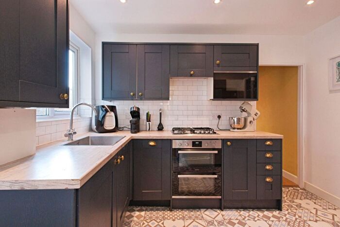 2 Bedroom Flat For Sale In Plumstead Common Road, London, SE18