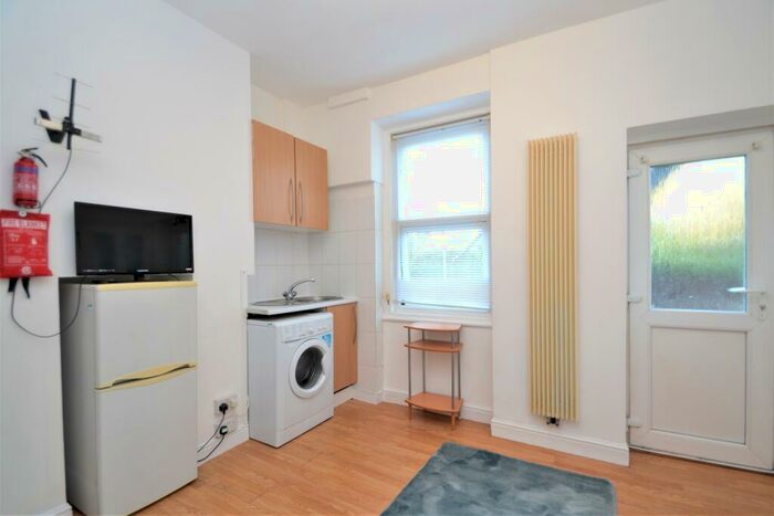 1 Bedroom Flat To Rent In Overcliff Road London, SE13