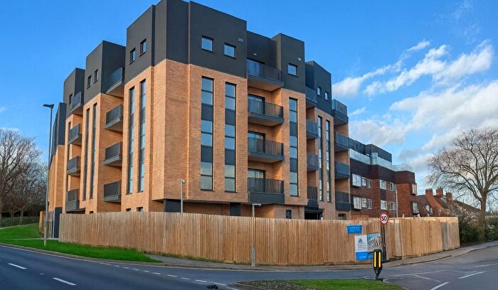 1 Bedroom Flat To Rent In Maybank Road, London, E18