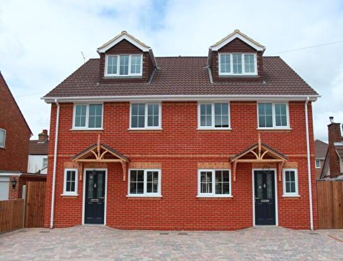 3 Bedroom Semi-Detached House To Rent In Windsor Road, Farnborough, GU14