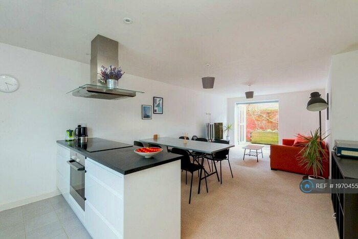 2 Bedroom Flat To Rent In Wykford Place, Guildford, GU2