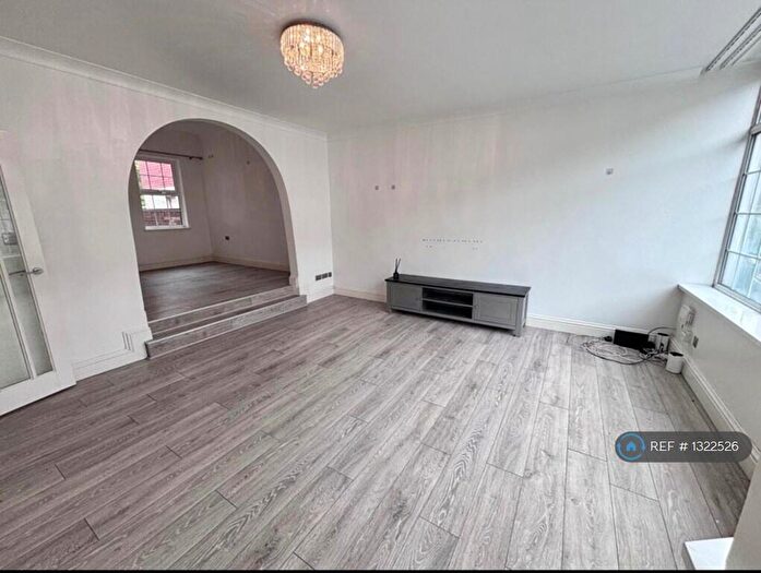 4 Bedroom Semi-Detached House To Rent In Alliance Avenue, Hull, HU3