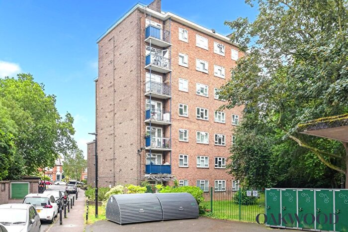 2 Bedroom Flat For Sale In Queen Elizabeths Close, Stoke Newington, N16