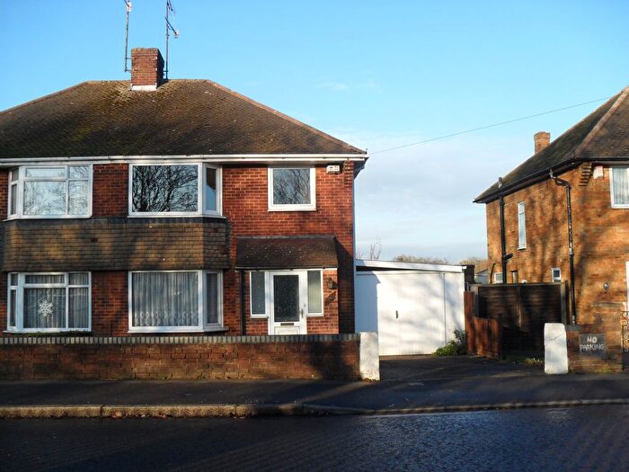 3 Bedroom Semi-Detached House To Rent In Austin Road, Luton, Bedfordshire, LU3