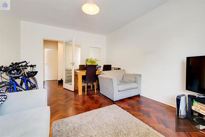 2 Bedroom Apartment To Rent In Nightingale Lane, Clapham South, SW12