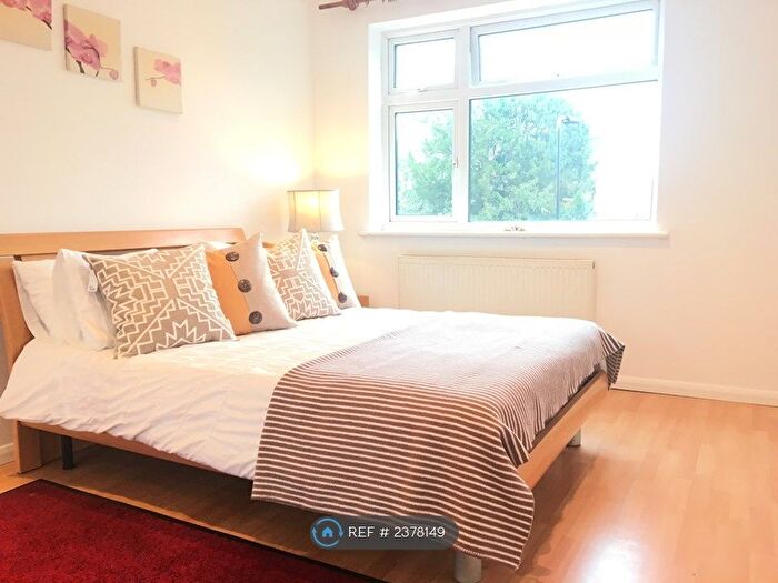 2 Bedroom Flat To Rent In Fountain Court, London, E11