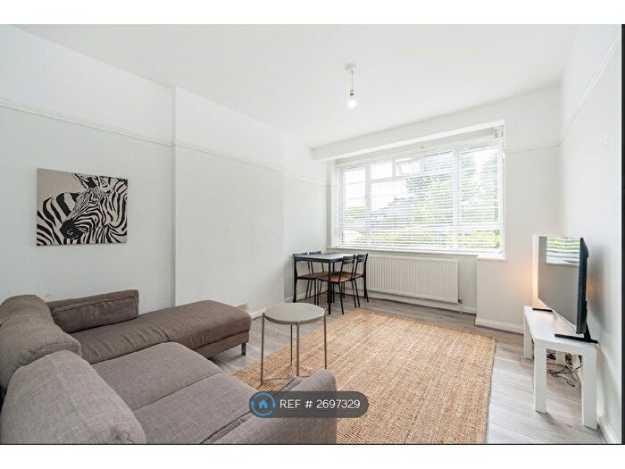 2 Bedroom Flat To Rent In Old House Gardens, Twickenham, TW1