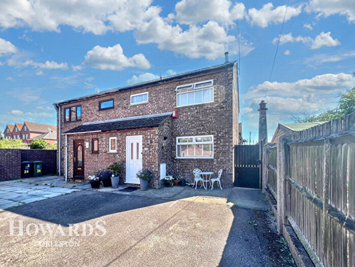 3 Bedroom Semi-Detached House For Sale In Beach Road, Gorleston, NR31